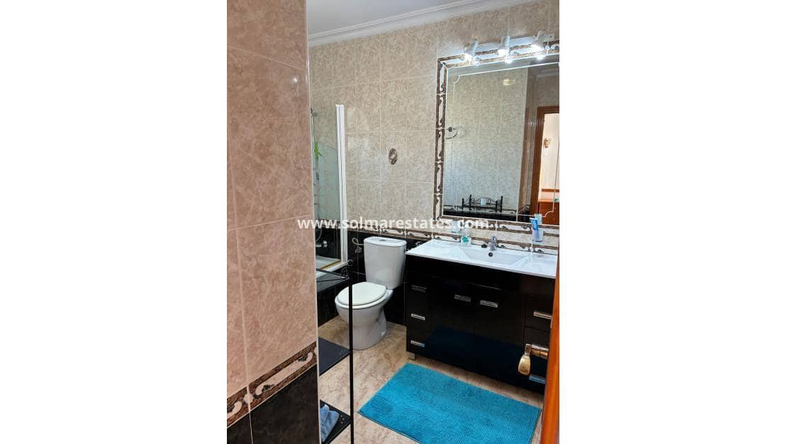 3 bedroom Semi-detached Villa for sale in Villamartin with pool - € 249,950 (Ref: 9776910)