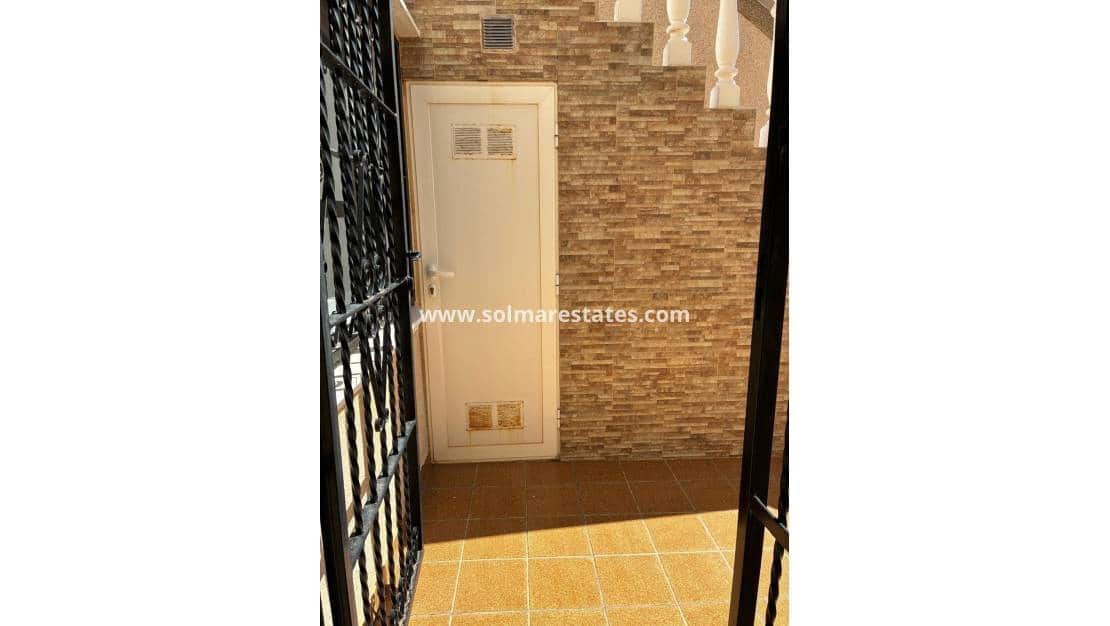 3 bedroom Semi-detached Villa for sale in Villamartin with pool - € 249,950 (Ref: 9776910)