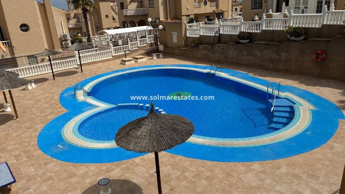 3 bedroom Semi-detached Villa for sale in Villamartin with pool - € 249,950 (Ref: 9776910)