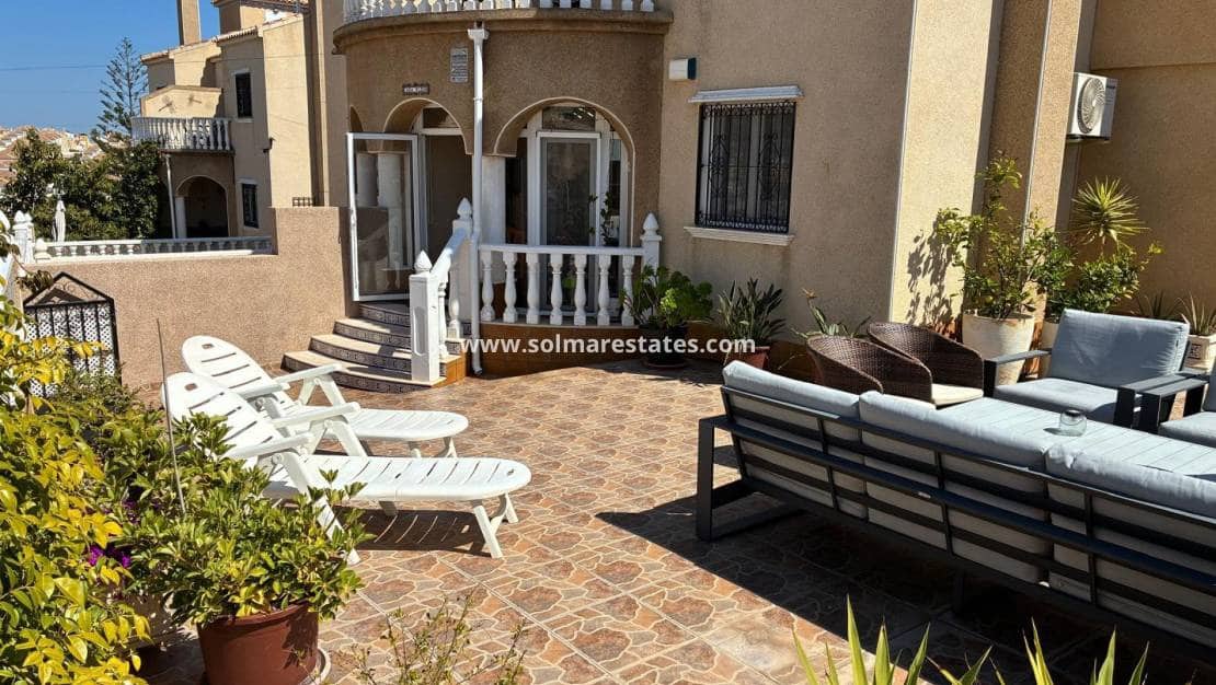 3 bedroom Semi-detached Villa for sale in Villamartin with pool - € 249,950 (Ref: 9776910)