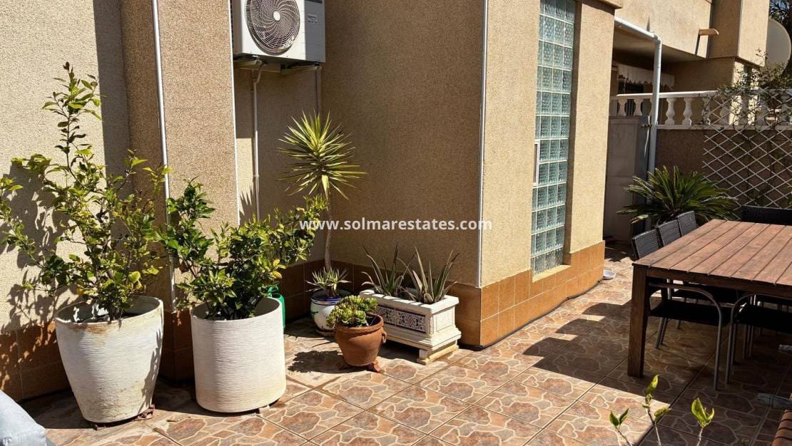 3 bedroom Semi-detached Villa for sale in Villamartin with pool - € 249,950 (Ref: 9776910)