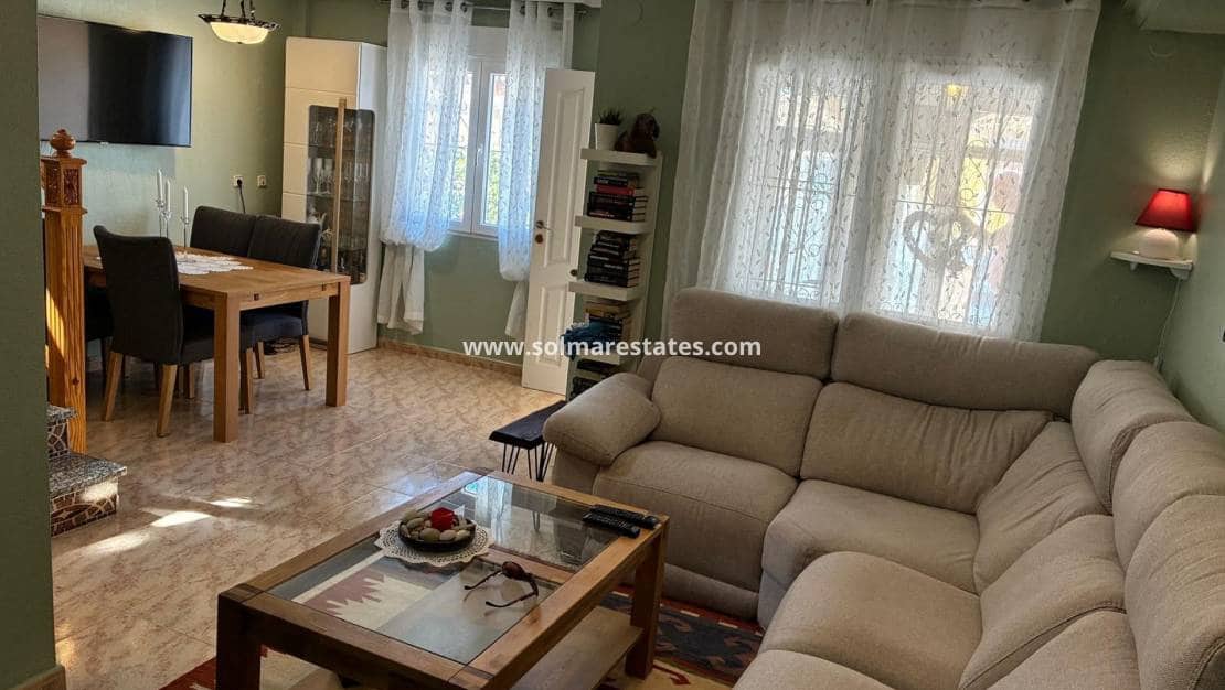 3 bedroom Semi-detached Villa for sale in Villamartin with pool - € 249,950 (Ref: 9776910)