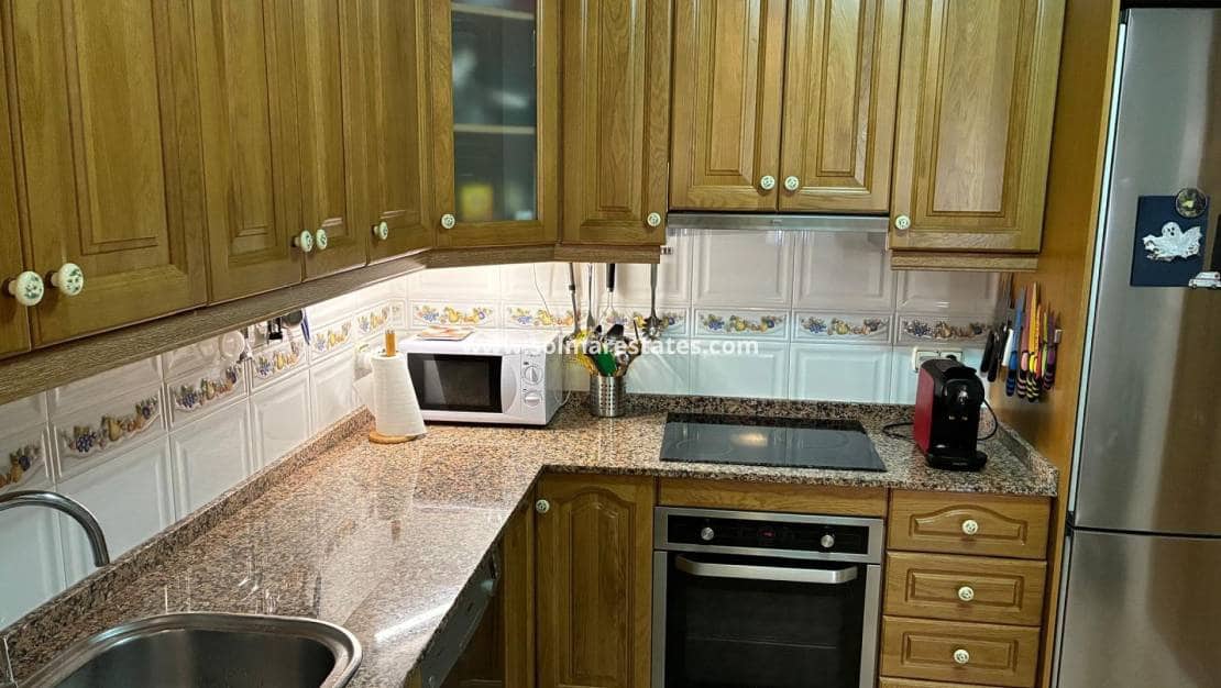 3 bedroom Semi-detached Villa for sale in Villamartin with pool - € 249,950 (Ref: 9776910)