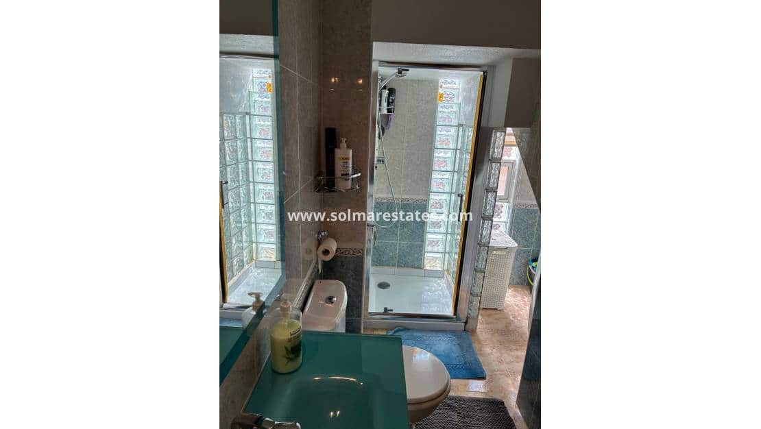 3 bedroom Semi-detached Villa for sale in Villamartin with pool - € 249,950 (Ref: 9776910)