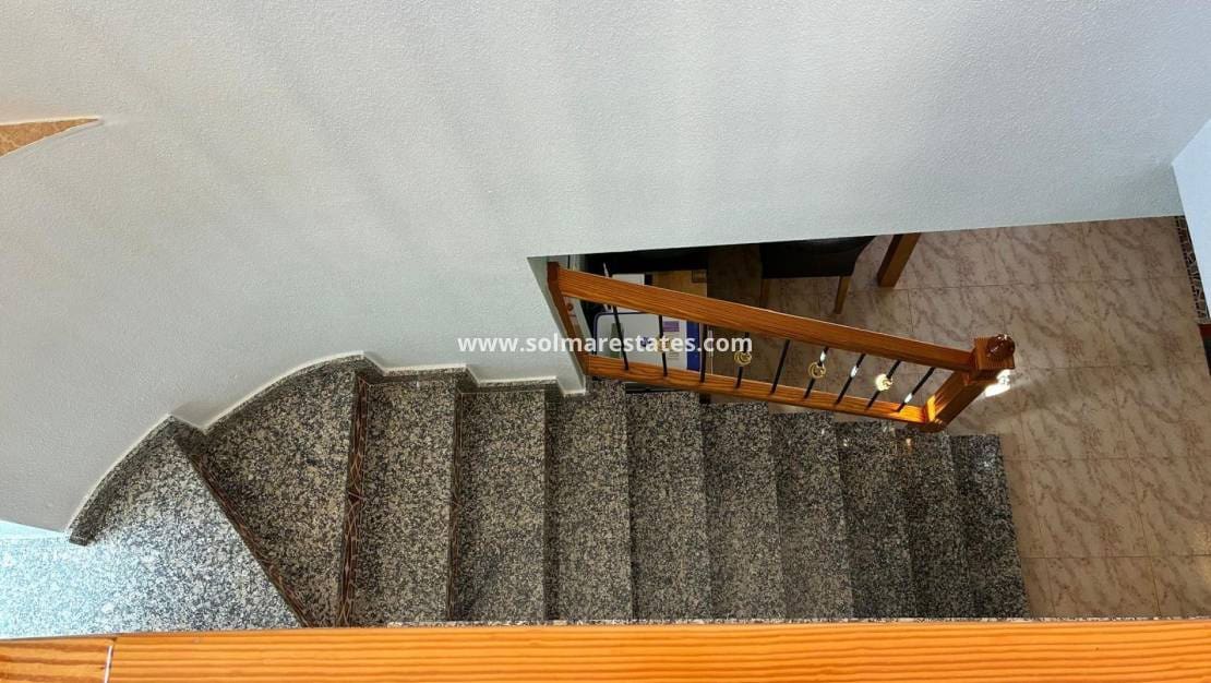 3 bedroom Semi-detached Villa for sale in Villamartin with pool - € 249,950 (Ref: 9776910)