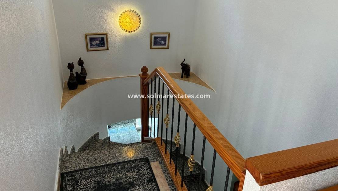 3 bedroom Semi-detached Villa for sale in Villamartin with pool - € 249,950 (Ref: 9776910)