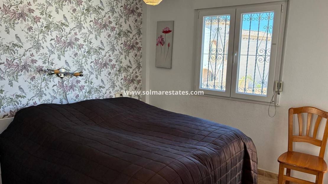 3 bedroom Semi-detached Villa for sale in Villamartin with pool - € 249,950 (Ref: 9776910)