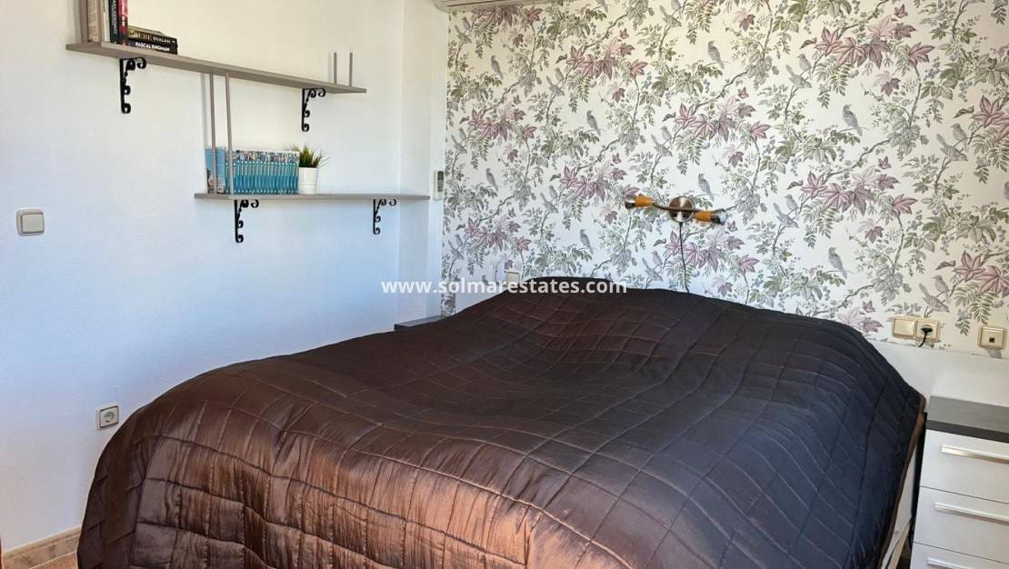 3 bedroom Semi-detached Villa for sale in Villamartin with pool - € 249,950 (Ref: 9776910)