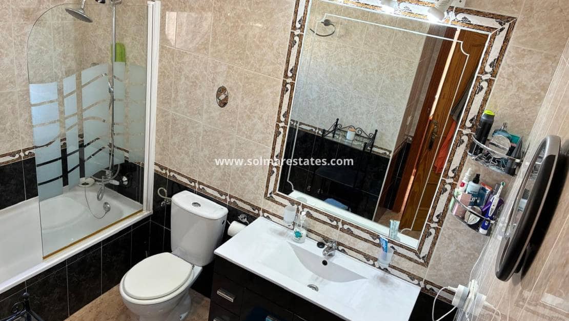 3 bedroom Semi-detached Villa for sale in Villamartin with pool - € 249,950 (Ref: 9776910)