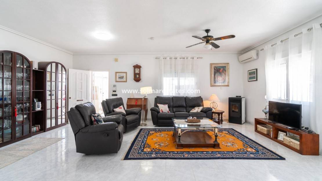 3 soveværelse Villa til salg i Playa Flamenca med swimmingpool - € 640.000 (Ref: 9778416)