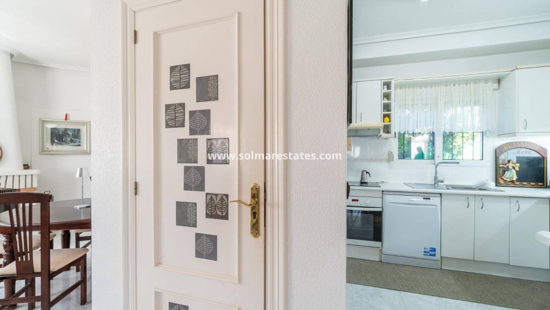 3 soveværelse Villa til salg i Playa Flamenca med swimmingpool - € 640.000 (Ref: 9778416)