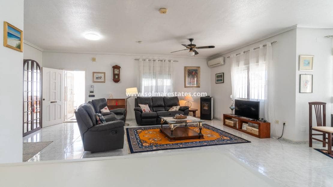 3 soveværelse Villa til salg i Playa Flamenca med swimmingpool - € 640.000 (Ref: 9778416)