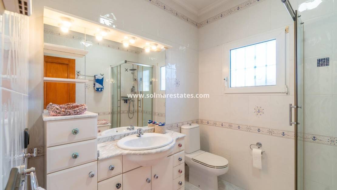 3 soveværelse Villa til salg i Playa Flamenca med swimmingpool - € 640.000 (Ref: 9778416)