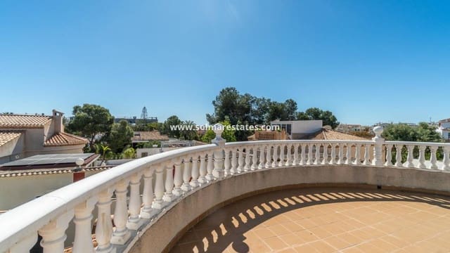 3 soveværelse Villa til salg i Playa Flamenca, Orihuela med swimmingpool - € 640.000 (Ref: 9778416)