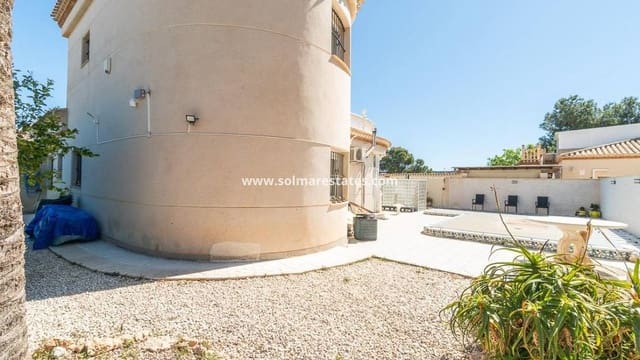 3 soveværelse Villa til salg i Playa Flamenca, Orihuela med swimmingpool - € 640.000 (Ref: 9778416)