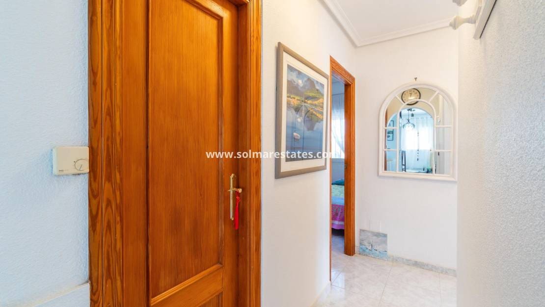 3 soveværelse Villa til salg i Playa Flamenca med swimmingpool - € 640.000 (Ref: 9778416)