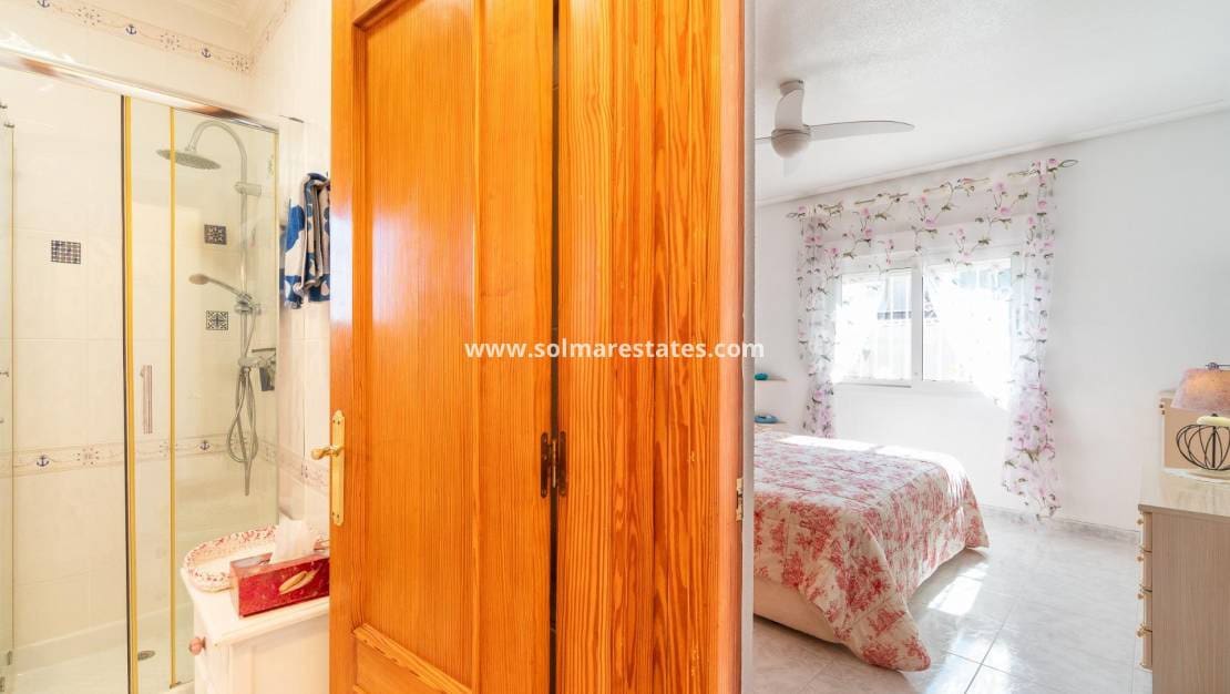 3 soveværelse Villa til salg i Playa Flamenca med swimmingpool - € 640.000 (Ref: 9778416)