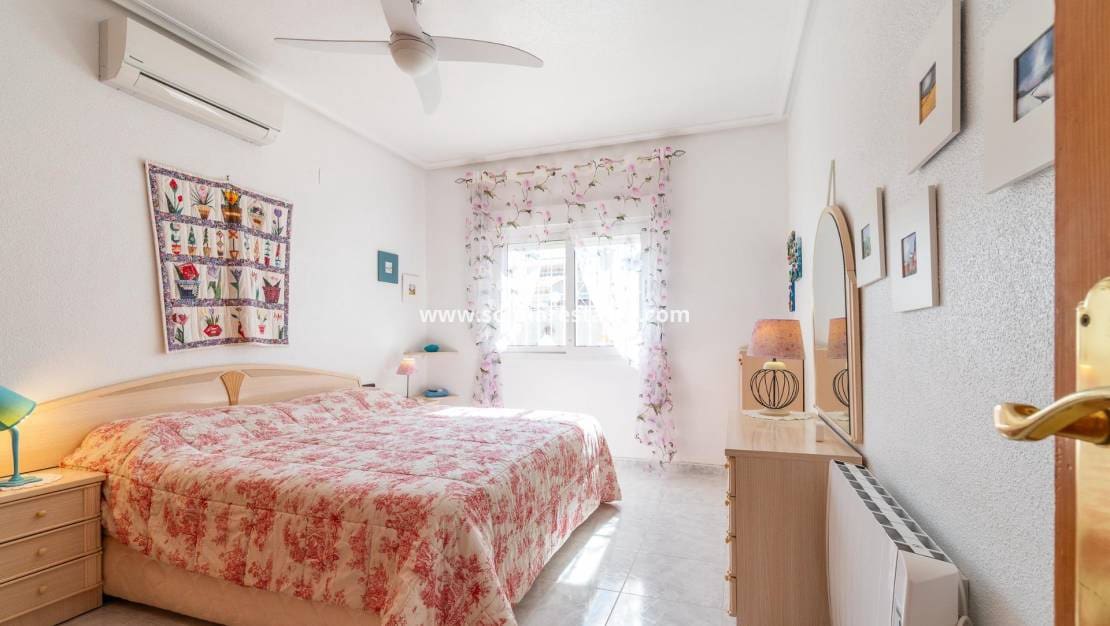 3 soveværelse Villa til salg i Playa Flamenca med swimmingpool - € 640.000 (Ref: 9778416)