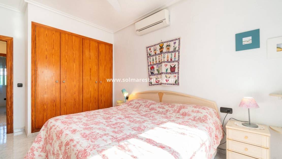 3 soveværelse Villa til salg i Playa Flamenca med swimmingpool - € 640.000 (Ref: 9778416)