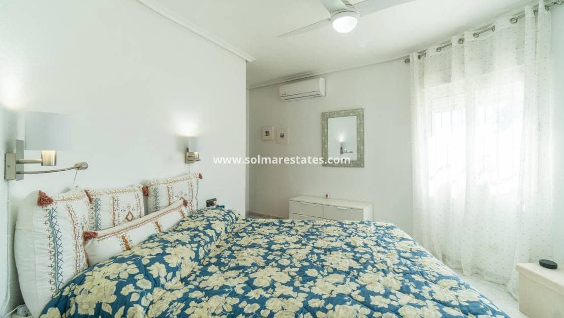 3 soveværelse Villa til salg i Playa Flamenca med swimmingpool - € 640.000 (Ref: 9778416)