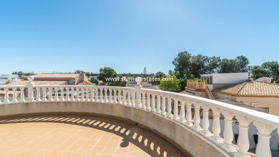 3 soveværelse Villa til salg i Playa Flamenca med swimmingpool - € 640.000 (Ref: 9778416)