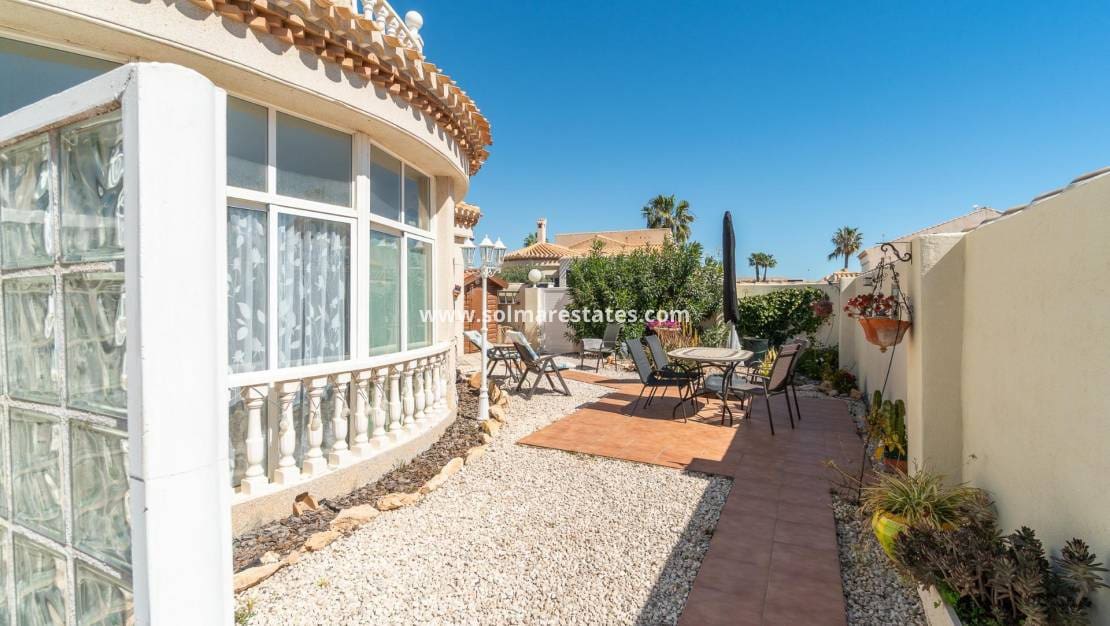 3 soveværelse Villa til salg i Playa Flamenca med swimmingpool - € 640.000 (Ref: 9778416)