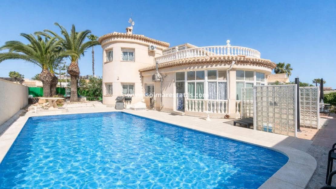 3 soveværelse Villa til salg i Playa Flamenca med swimmingpool - € 640.000 (Ref: 9778416)
