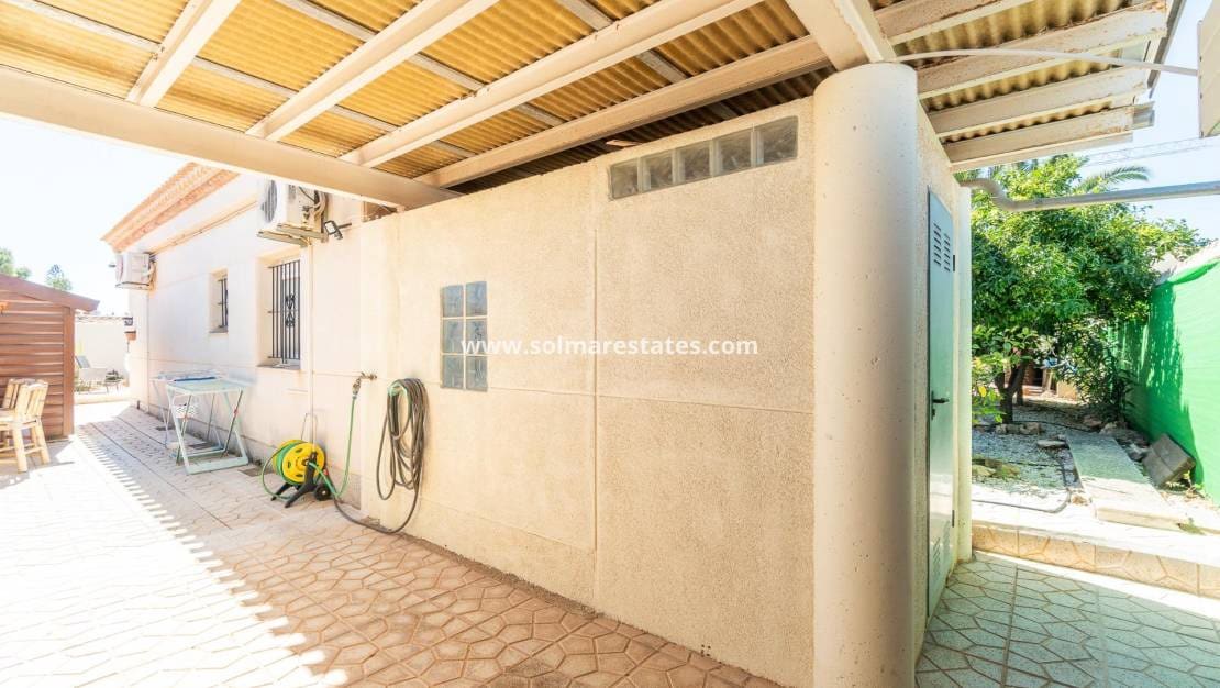 3 soveværelse Villa til salg i Playa Flamenca med swimmingpool - € 640.000 (Ref: 9778416)