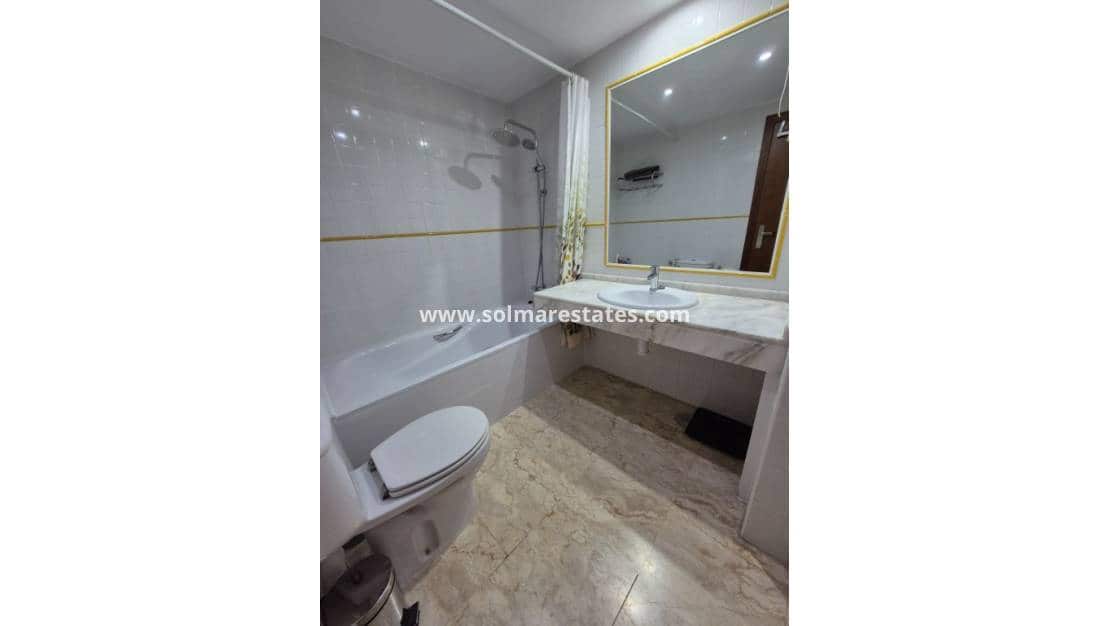 2 soverom Leilighet til salgs i Punta Prima med svømmebasseng - € 329 000 (Ref: 9778417)