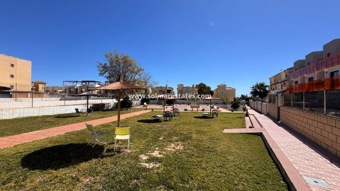 3 chambre Maison de Ville à vendre à Campoamor avec piscine - 229 995 € (Ref: 9778419)