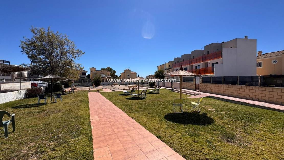 3 chambre Maison de Ville à vendre à Campoamor avec piscine - 229 995 € (Ref: 9778419)