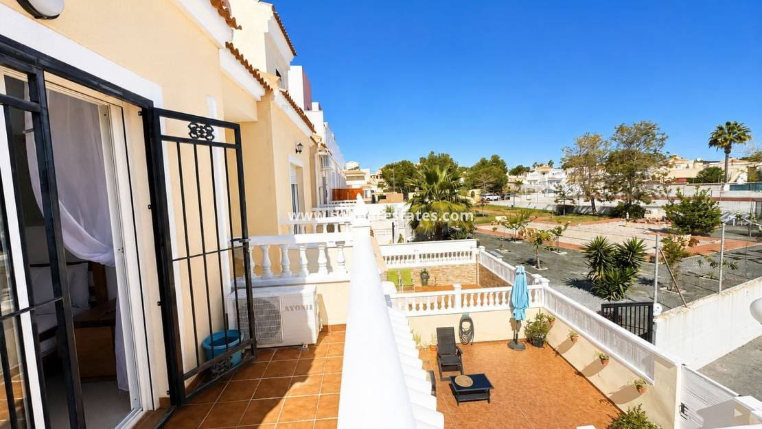 3 chambre Maison de Ville à vendre à Campoamor avec piscine - 229 995 € (Ref: 9778419)