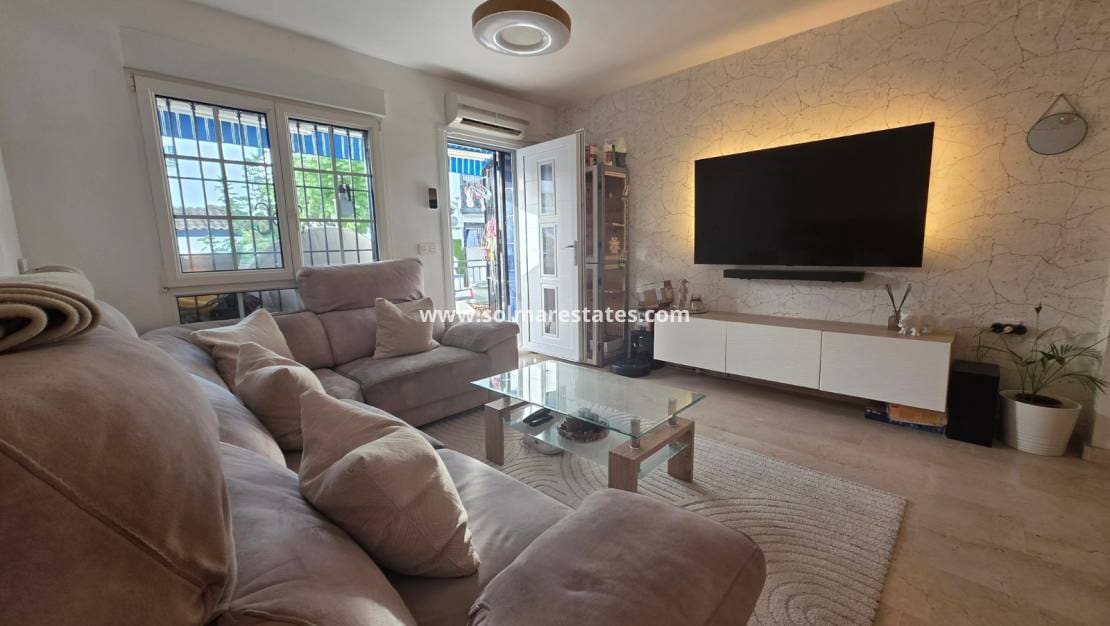 2 slaapkamer Appartement te koop in Villamartin met zwembad - € 220.000 (Ref: 9778420)