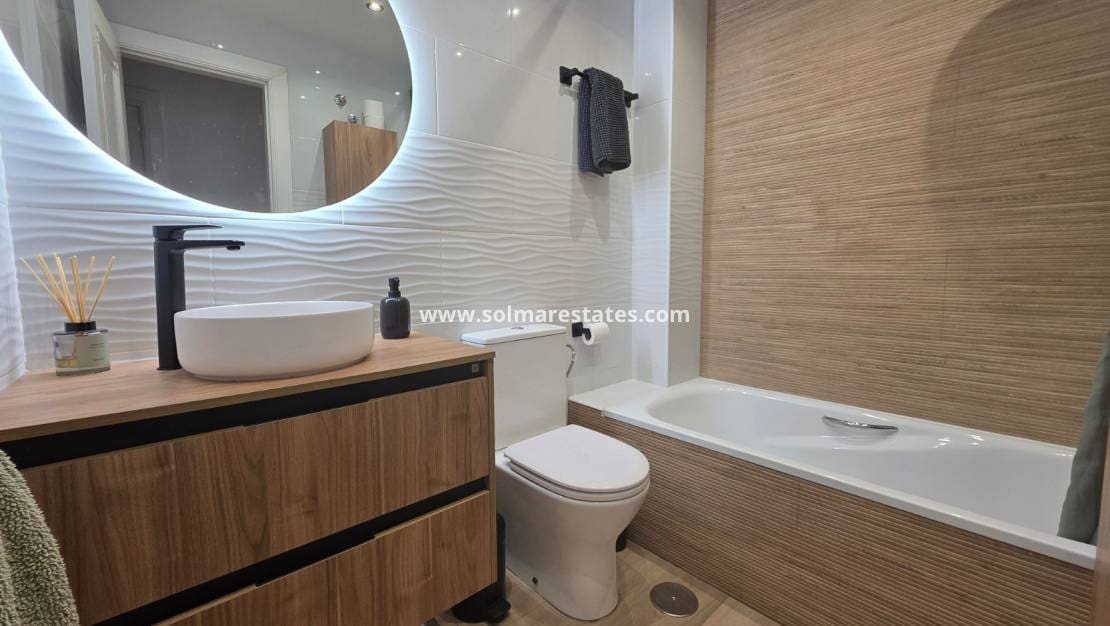 2 slaapkamer Appartement te koop in Villamartin met zwembad - € 220.000 (Ref: 9778420)