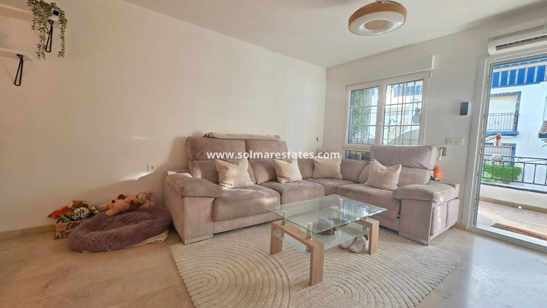 2 slaapkamer Appartement te koop in Villamartin met zwembad - € 220.000 (Ref: 9778420)