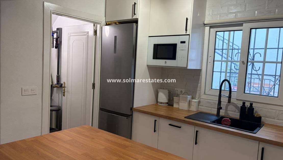 2 slaapkamer Appartement te koop in Villamartin met zwembad - € 220.000 (Ref: 9778420)