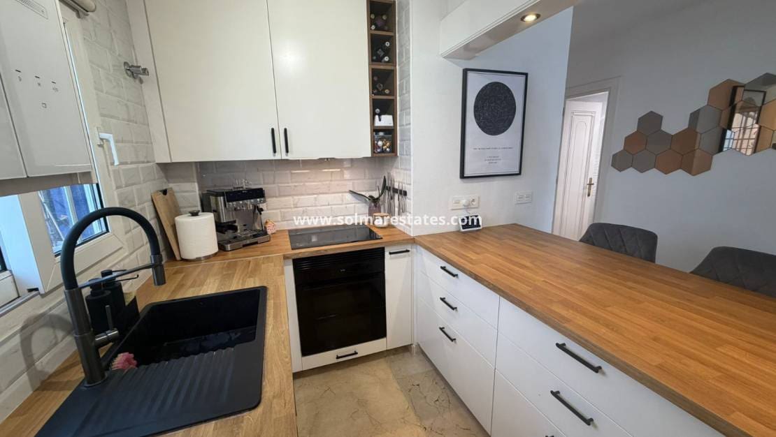 2 slaapkamer Appartement te koop in Villamartin met zwembad - € 220.000 (Ref: 9778420)