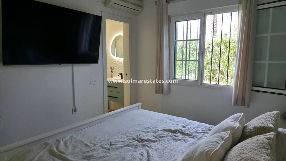 2 slaapkamer Appartement te koop in Villamartin met zwembad - € 220.000 (Ref: 9778420)