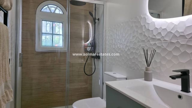 2 slaapkamer Appartement te koop in Villamartin, Orihuela met zwembad - € 220.000 (Ref: 9778420)