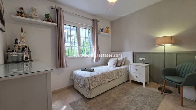 2 slaapkamer Appartement te koop in Villamartin, Orihuela met zwembad - € 220.000 (Ref: 9778420)