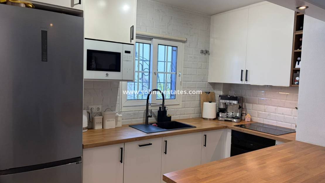 2 slaapkamer Appartement te koop in Villamartin met zwembad - € 220.000 (Ref: 9778420)