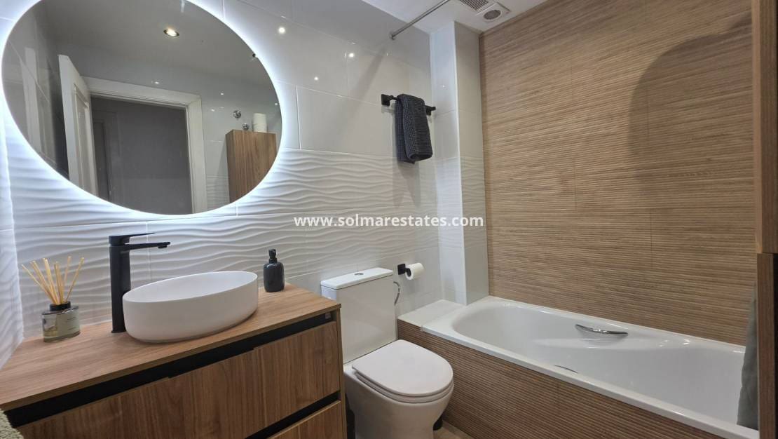 2 slaapkamer Appartement te koop in Villamartin met zwembad - € 220.000 (Ref: 9778420)