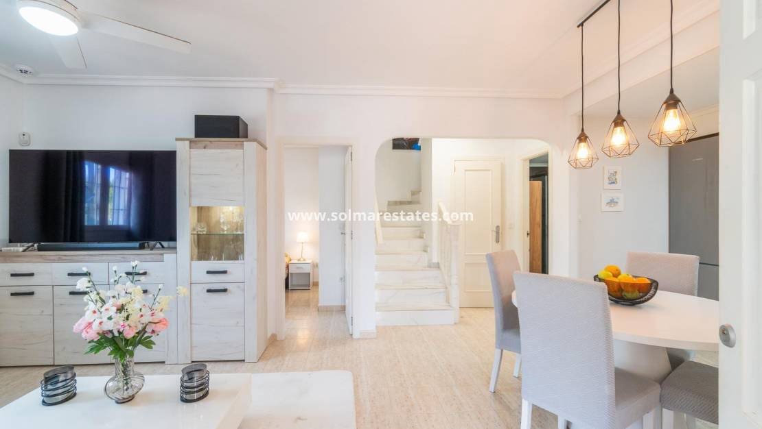 3 chambre Villa/Maison Semi-Mitoyenne à vendre à Playa Flamenca avec piscine - 279 000 € (Ref: 9778421)