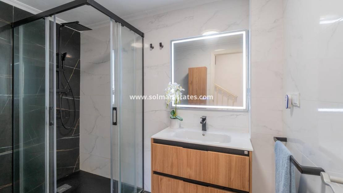 3 chambre Villa/Maison Semi-Mitoyenne à vendre à Playa Flamenca avec piscine - 279 000 € (Ref: 9778421)