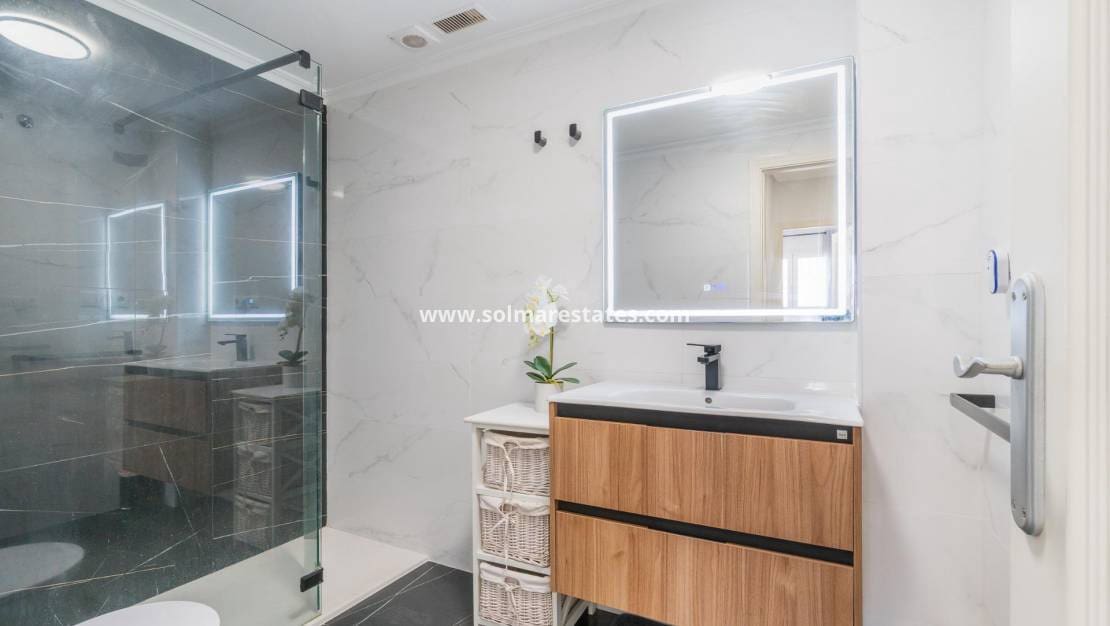 3 chambre Villa/Maison Semi-Mitoyenne à vendre à Playa Flamenca avec piscine - 279 000 € (Ref: 9778421)