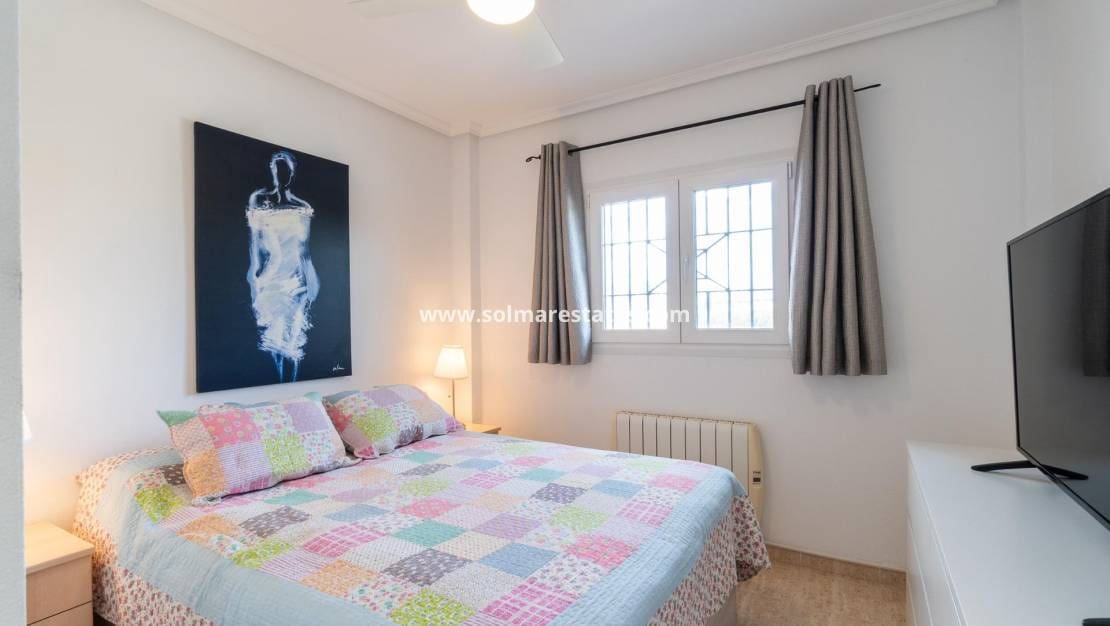 3 chambre Villa/Maison Semi-Mitoyenne à vendre à Playa Flamenca avec piscine - 279 000 € (Ref: 9778421)