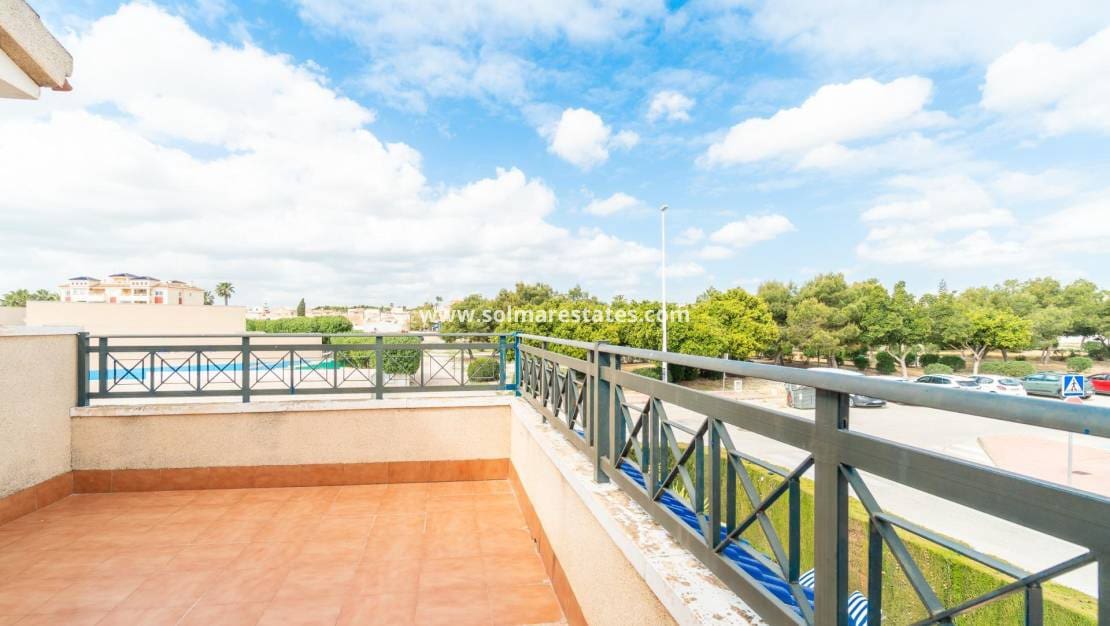 3 chambre Villa/Maison Semi-Mitoyenne à vendre à Playa Flamenca avec piscine - 279 000 € (Ref: 9778421)