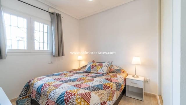 3 chambre Villa/Maison Semi-Mitoyenne à vendre à Playa Flamenca, Orihuela avec piscine - 279 000 € (Ref: 9778421)