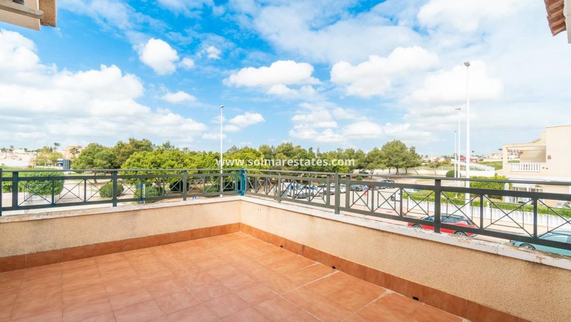 3 chambre Villa/Maison Semi-Mitoyenne à vendre à Playa Flamenca avec piscine - 279 000 € (Ref: 9778421)