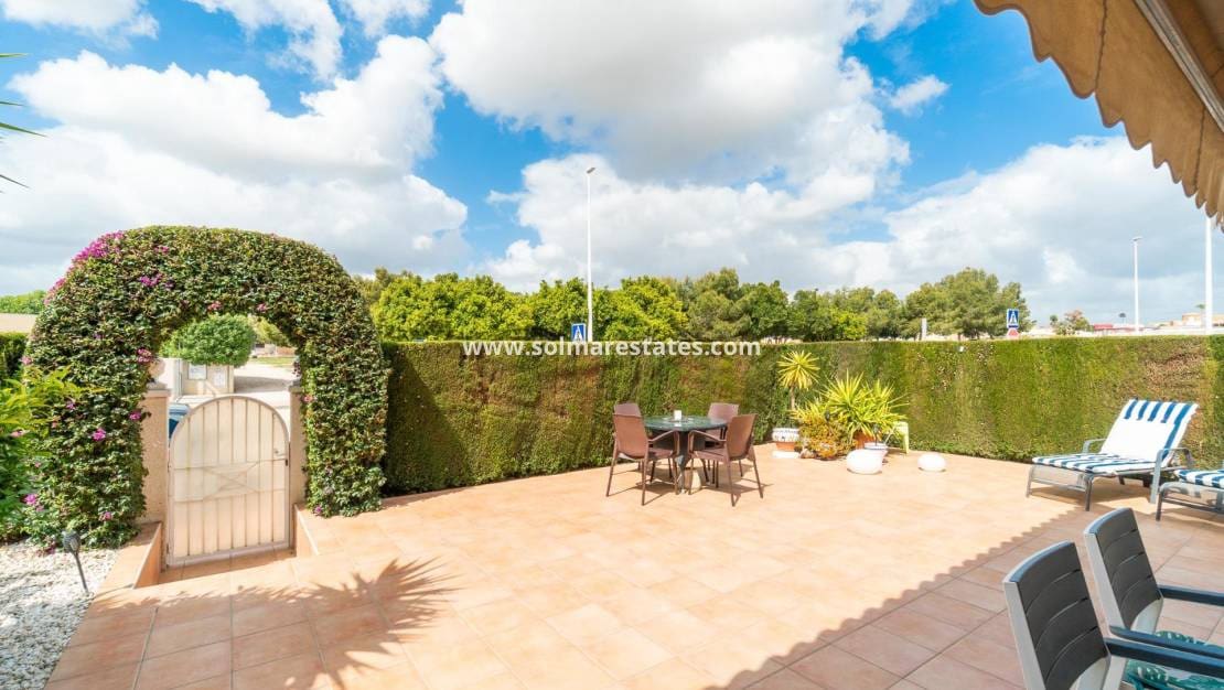 3 chambre Villa/Maison Semi-Mitoyenne à vendre à Playa Flamenca avec piscine - 279 000 € (Ref: 9778421)